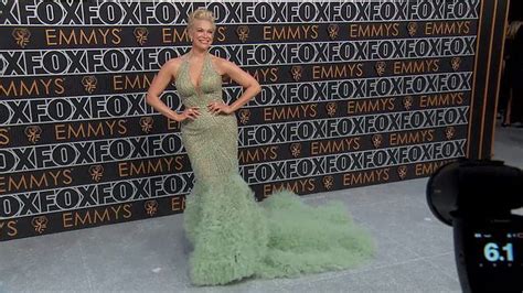 Hannah Waddingham dazzles in busty display at 2024 Emmy。